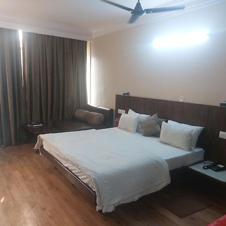 ג'אבלפור Hotel Shikhar Palace מראה חיצוני תמונה